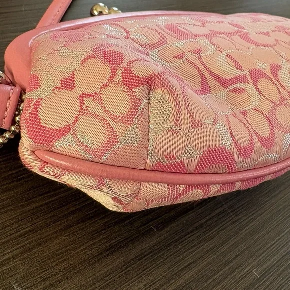 Coach Kisslock Wristlet Pink Lurex Signature C - Picture 10 of 12
